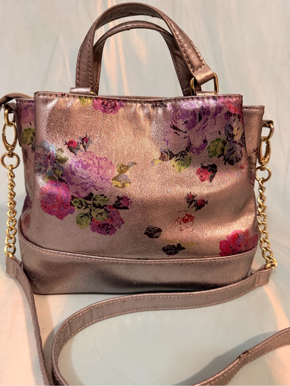 Betsey Johnson Rose Metallic Pink crossbody purse 💎 Great Shape! - Picture 3 of 8